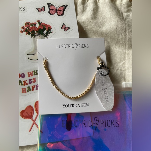 Gold, Electric Picks Mini Harlow necklace - Picture 3 of 5